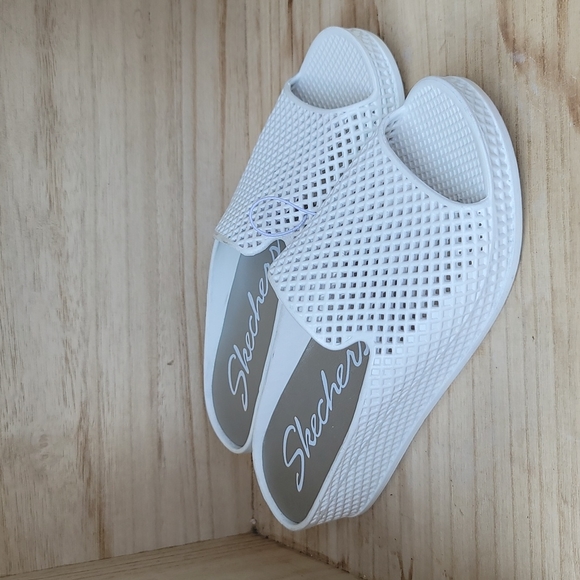 Skechers Plastic Waffle Design Open Toe Wedges - Picture 2 of 9